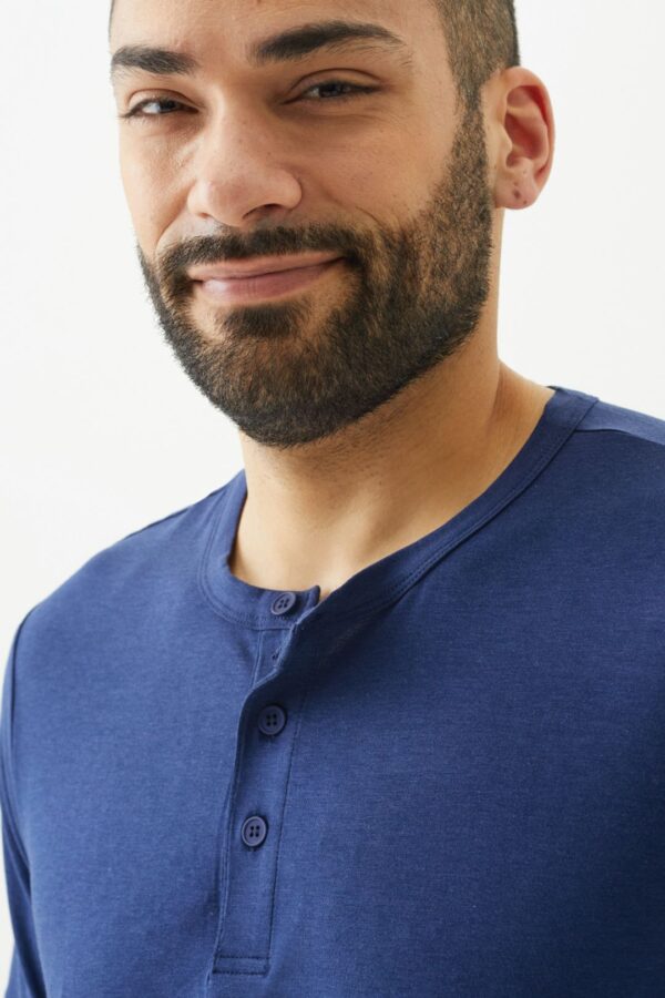 Playera Manga Corta Henley para Hombre - Image 10