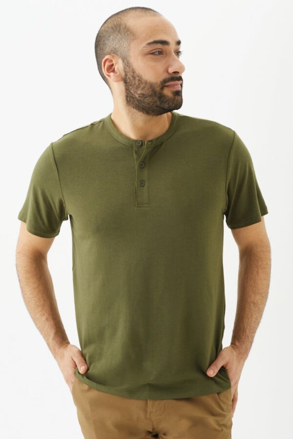 Playera Manga Corta Henley para Hombre - Image 9