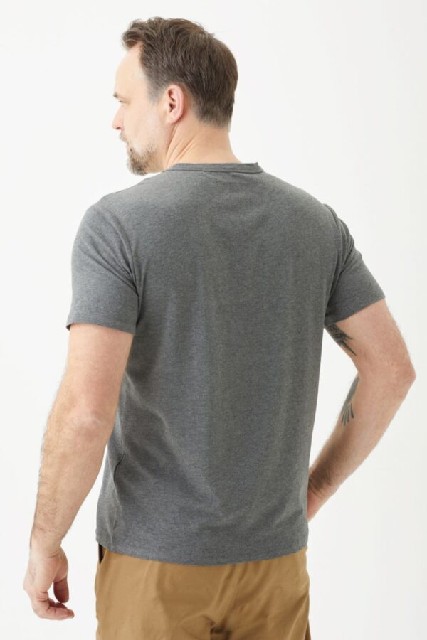 Playera Manga Corta Henley para Hombre - Image 15
