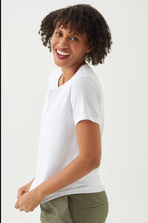 Playera Manga Corta Henley para Mujer - Image 16