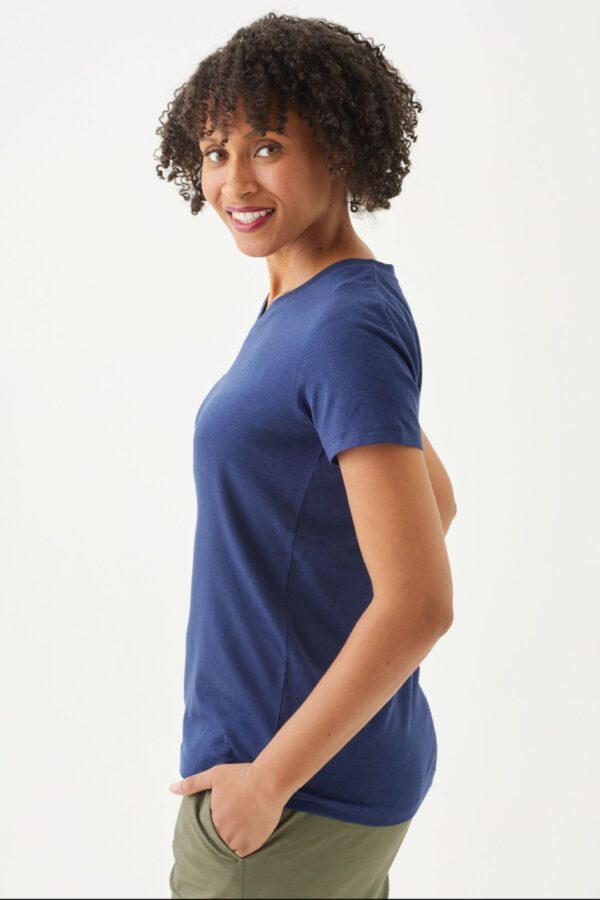 Playera Manga Corta Cuello en V para Mujer - Image 9