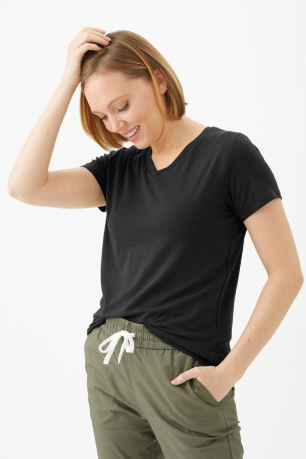 Playera Manga Corta Cuello en V para Mujer - Image 2