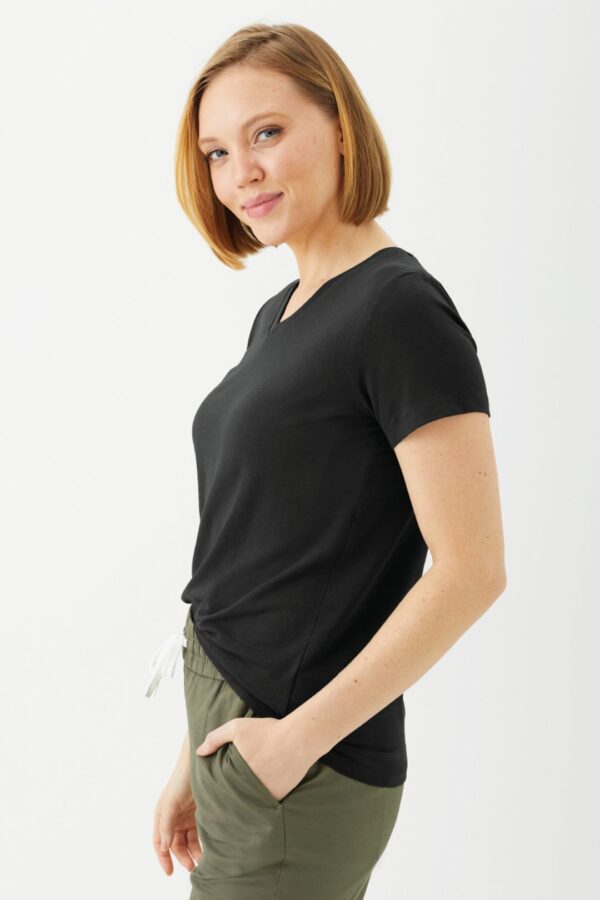 Playera Manga Corta Cuello en V para Mujer - Image 3