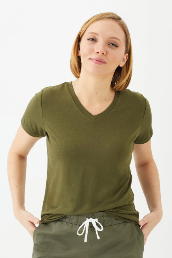 Playera Manga Corta Cuello en V para Mujer - Image 12