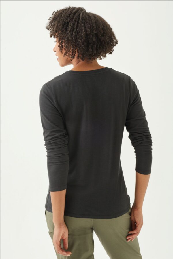Playera Manga Larga Cuello en V para Mujer - Image 19