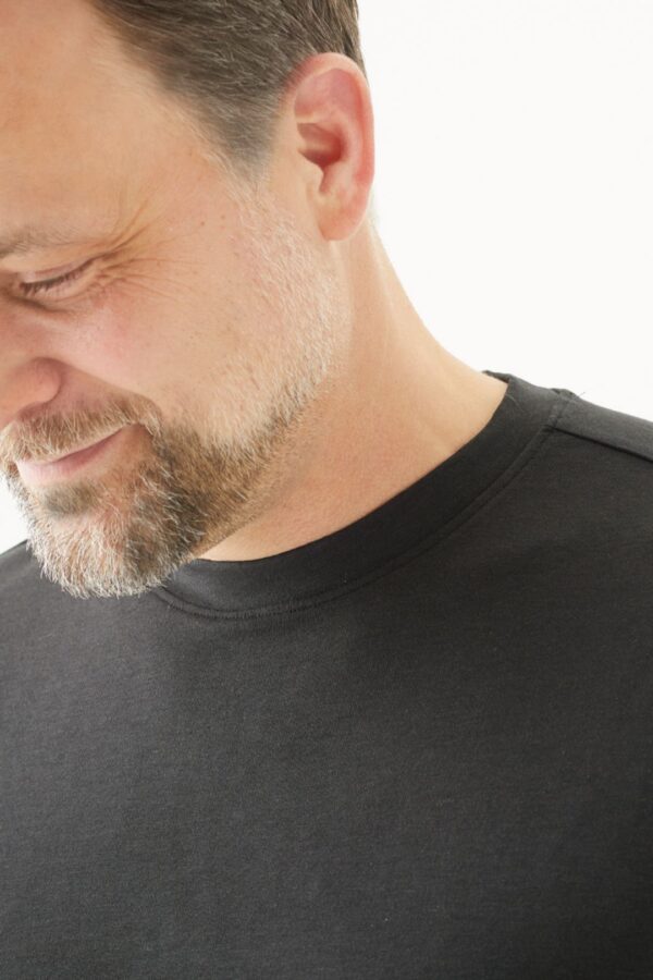 Playera Manga Larga Cuello Redondo para Hombre - Image 18