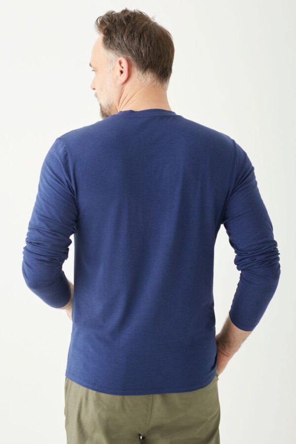 Playera Manga Larga Cuello Redondo para Hombre - Image 11