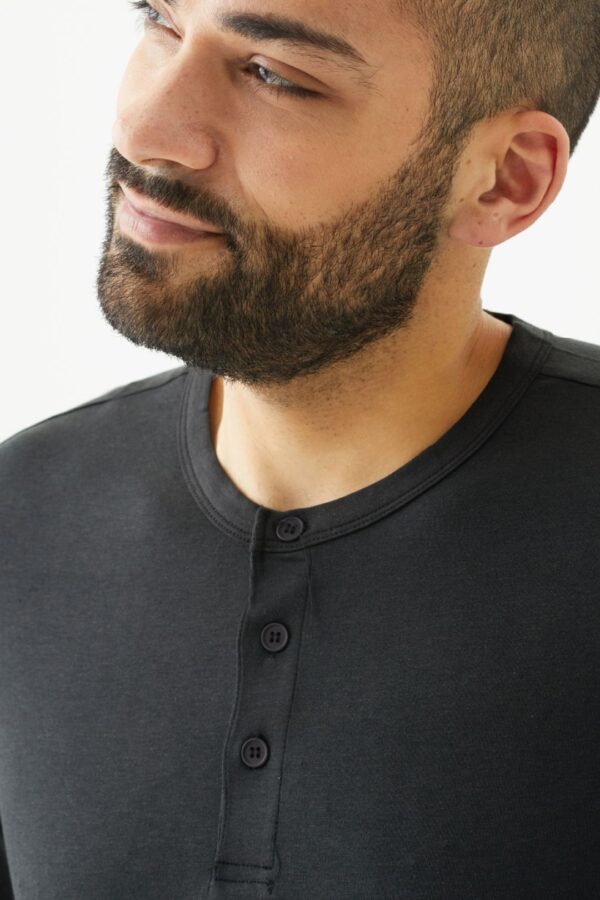 Playera Manga Larga Henley para Hombre - Image 21