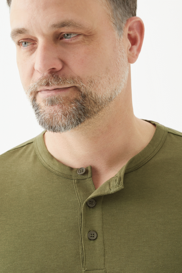 Playera Manga Larga Henley para Hombre - Image 5