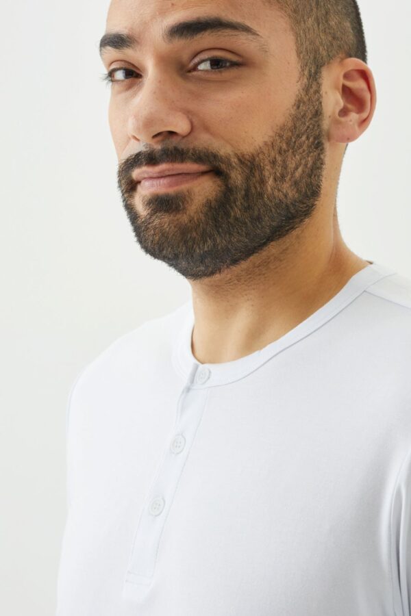 Playera Manga Larga Henley para Hombre - Image 7