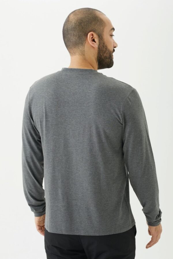 Playera Manga Larga Cuello en V para Hombre - Image 20