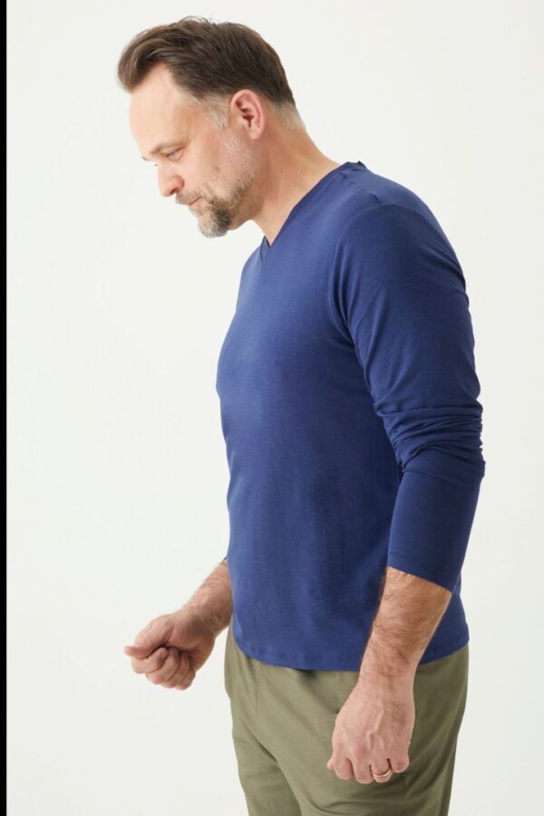 Playera Manga Larga Cuello en V para Hombre - Image 14