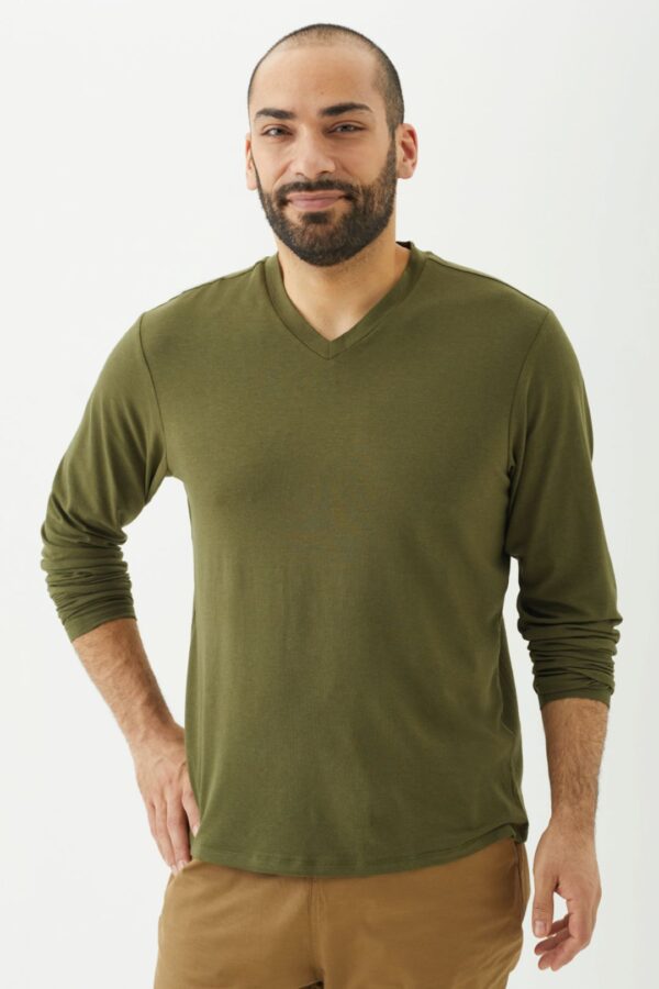Playera Manga Larga Cuello en V para Hombre - Image 13