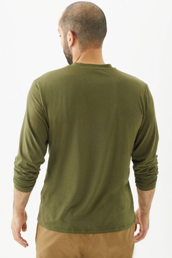 Playera Manga Larga Cuello en V para Hombre - Image 12