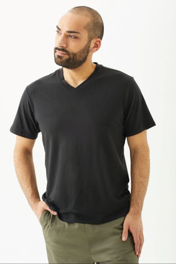 Playera Manga Corta Cuello en V para Hombre - Image 18