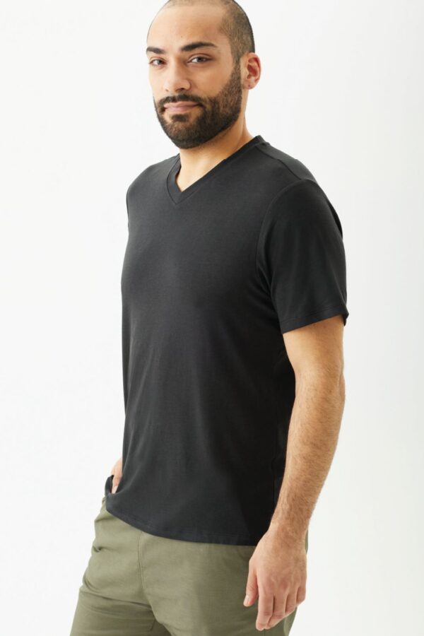 Playera Manga Corta Cuello en V para Hombre - Image 17