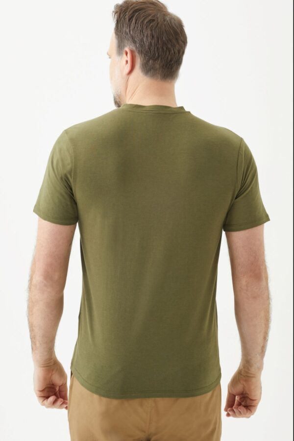 Playera Manga Corta Cuello en V para Hombre - Image 7