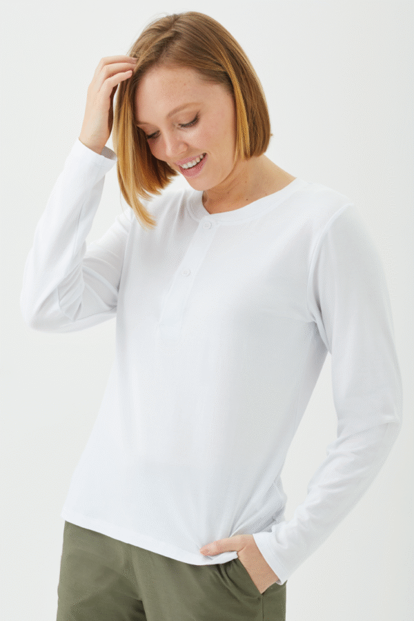 Playera Manga Larga Henley para Mujer - Image 2